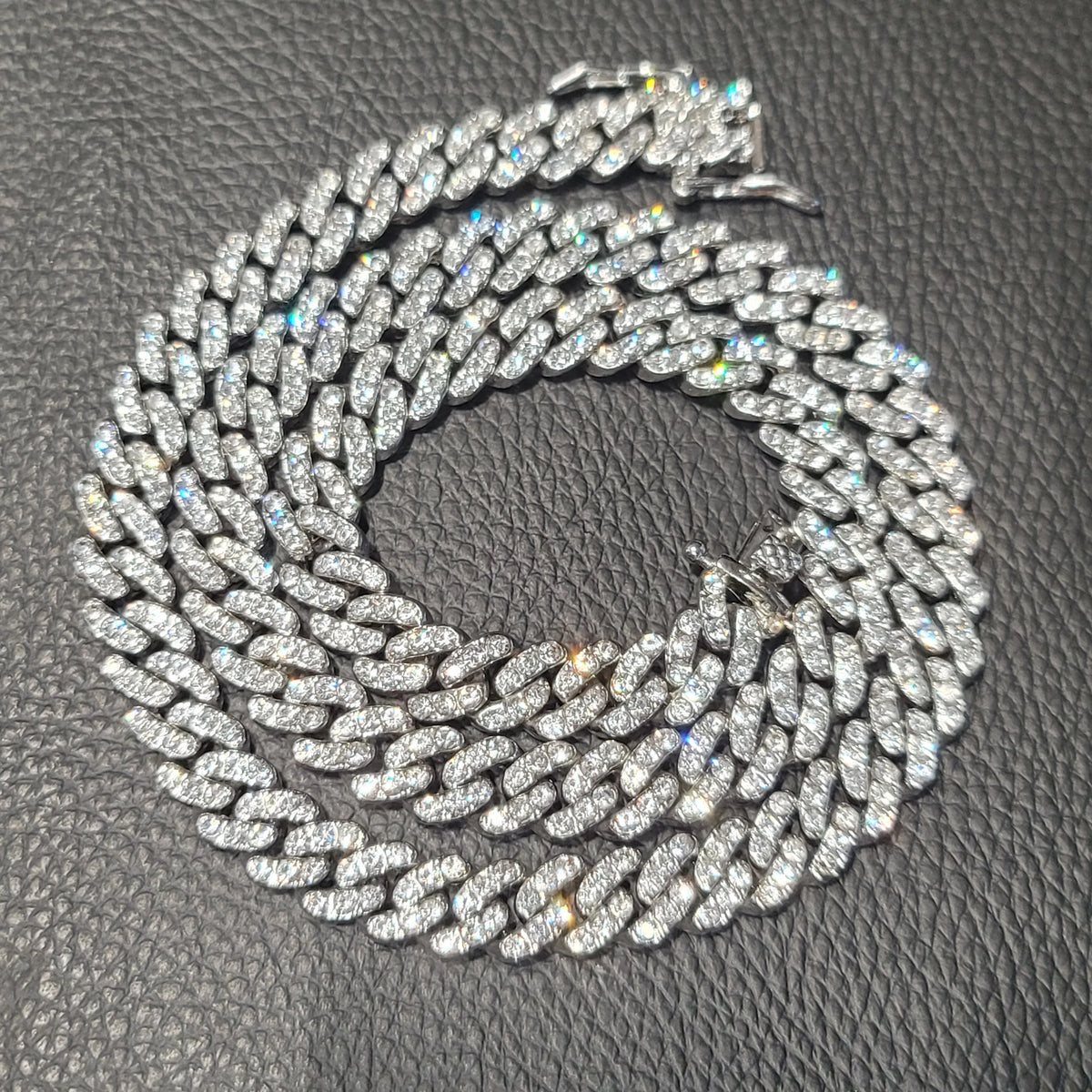 850312943-68